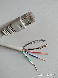 Abisierte Adern eines Ethernet-Kabels
