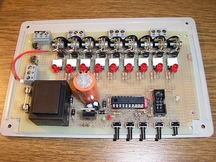 Bestückte Leiterplatte mit Transformator, IC und LEDs
