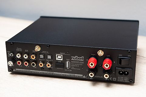Rückansicht eines nuTect nuconnect ampx Verstärkers