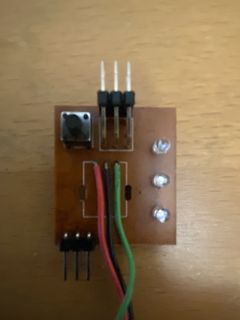 Selbstgelötete Lochrasterplatine mit LEDs und Kabeln