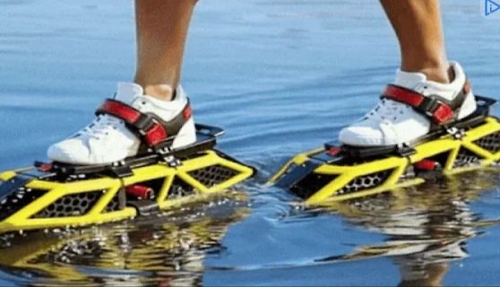 Person auf Wasser-Skates