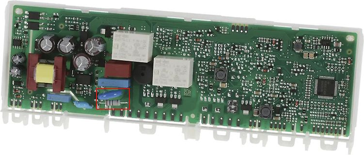 Bestückte grüne Leiterplatte mit elektronischen Bauteilen