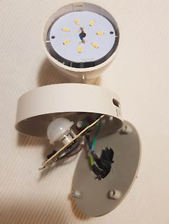 Zerlegtes LED-Leuchtmittel mit Bewegungsmelder