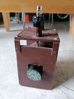 Transformator mit Gehäuse und Anschlüssen