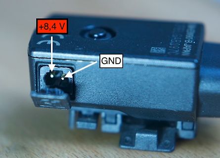Elektronikkomponente mit Spannungsbeschriftung