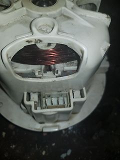 Innenansicht eines Elektromotors mit Kupferwicklungen