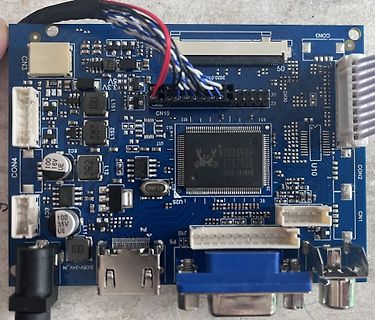 Foto einer bestückten Leiterplatte mit RTD2660H Chip