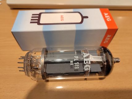 AEG PL 519 Elektronenröhre und Verpackung