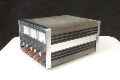 Labornetzteil mit Analoganzeigen
