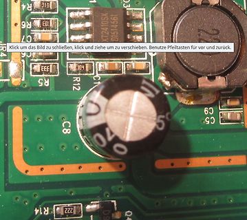 Nahaufnahme einer Leiterplatte mit elektronischen Bauteilen