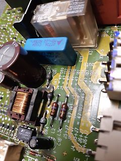 Nahaufnahme einer Leiterplatte mit elektronischen Bauteilen