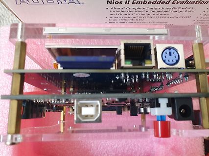 Entwicklungsboard mit FPGA und Anschlüssen