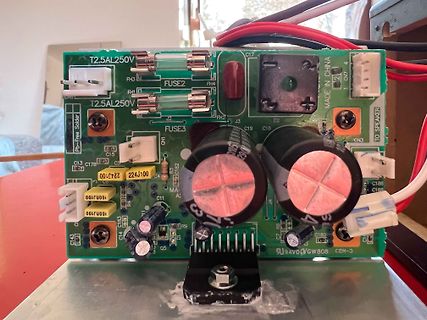 Leiterplatte eines Netzteils mit Elektrolytkondensatoren