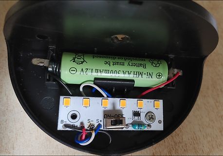 Innenansicht einer LED-Leuchte mit Ni-MH Akku