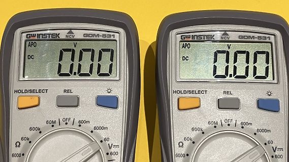 Zwei digitale Multimeter GW Instek GDM-531