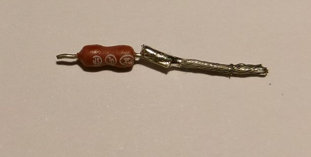 Beschädigtes Kabel mit freiliegenden Adern