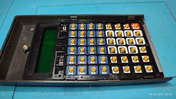 Innenansicht eines elektronischen Geräts mit LED-Matrix