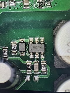 Nahaufnahme einer Leiterplatte mit SMD-Bauteilen