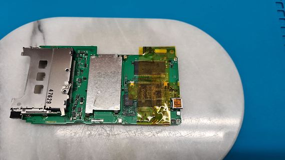 Innenansicht einer geöffneten Elektronikplatine