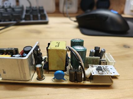 Leiterplatte eines Schaltnetzteils mit Bauteilen