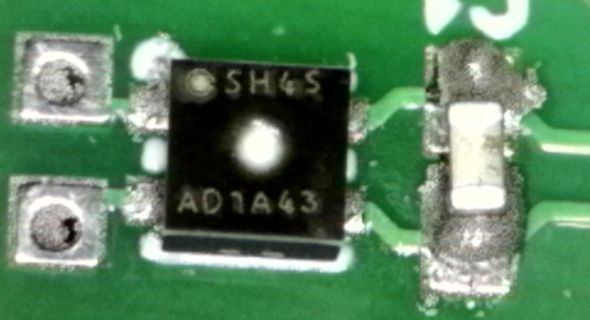 Makroaufnahme eines SMD-Bauteils auf Leiterplatte