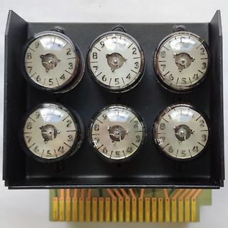 Sechs Drehregler auf einer Platine