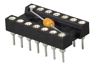 IC-Sockel mit Kondensator