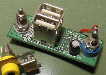Leiterplatte mit USB-Buchse und Potentiometern