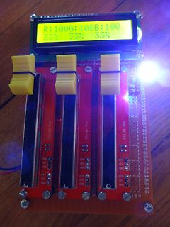 Leiterplatte mit LCD-Display und drei Potentiometern
