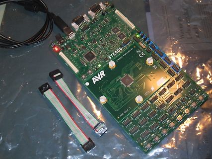 STK600 AVR Entwicklungsboard mit Flachbandkabel
