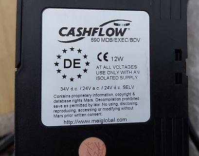 Typenschild eines Cashflow 690 Netzteils