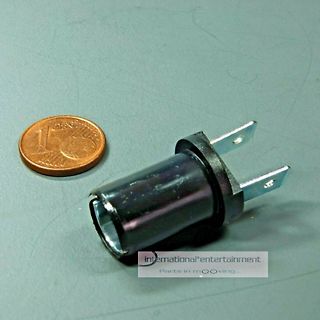 Elektronikbauteil und 1-Euro-Münze