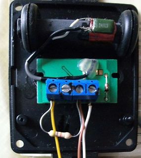 Elektronikaufbau mit Leiterplatte und Schraubklemmen