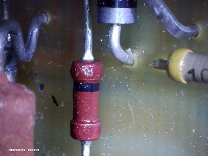 Nahaufnahme elektronischer Bauteile auf Leiterplatte