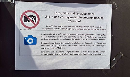 Hinweisschild zum Fotoverbot bei einer Veranstaltung