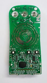 Grüne Leiterplatte mit elektronischen Bauteilen