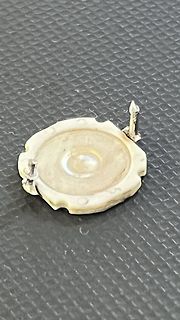 Rückseite eines runden Bauteils oder Gehäuses