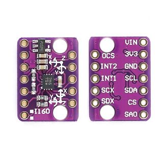 Zwei violette Leiterplatten mit elektronischen Bauteilen