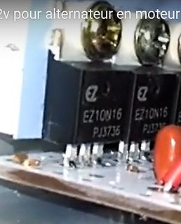 Nahaufnahme von zwei EZ10N16 Leistungstransistoren auf Leiterplatte