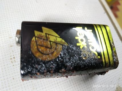 Beschädigtes Feuerzeug mit Brandspuren