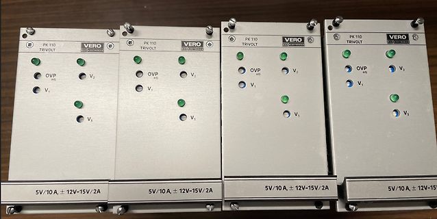 Vier Vero Rice Electronics PK 110 Trivolt Netzteile