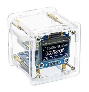 Mikrocontroller-Projekt in Acrylgehäuse mit Display