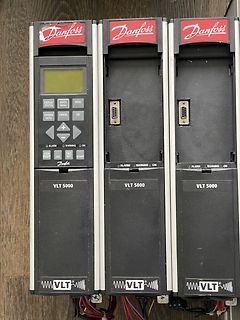 Drei Danfoss VLT 5000 Frequenzumrichter