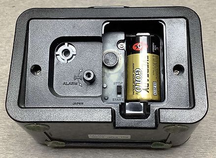 Innenansicht eines elektronischen Geräts mit Batterie