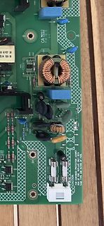 Nahaufnahme einer Leiterplatte mit elektronischen Bauteilen