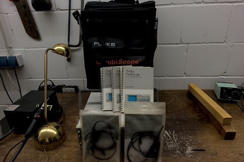 Werkstatt mit Fluke CombiScope und Zubehör