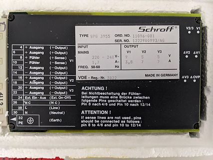 Typenschild eines Schroff Netzteils