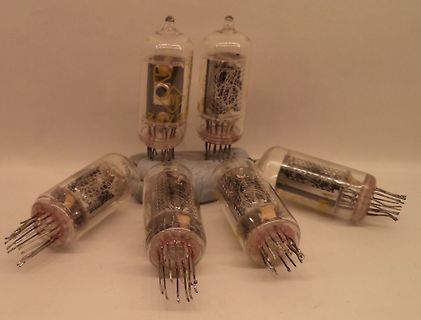 Mehrere Elektronenröhren