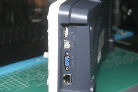 Anschlüsse eines elektronischen Geräts
