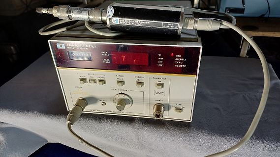 HP 438A Power Meter mit 8484A Power Sensor